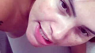 Marido roludo mandou a esposa ajoelhar e chupa a pica dele 😏