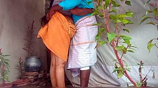 Beautiful aunty gives big cock blowjob outdoors 😍