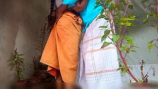 Beautiful aunty gives big cock blowjob outdoors 😍