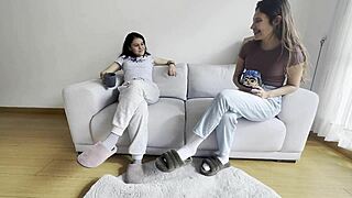 La hijastra de mi vecina ya es una adulta y quiero follarmela ya!