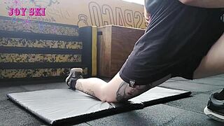 alternative girl stretching at the gym