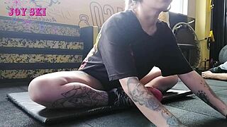 alternative girl stretching at the gym