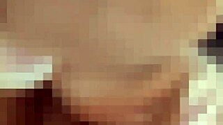 【個撮】マスク美女の女装が配信しながらオナニーする動画