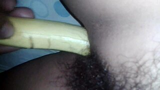 Masturbada con maduro en la casa