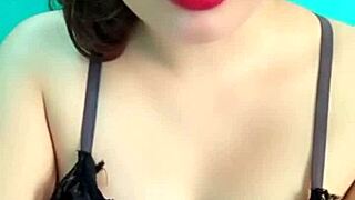 Em live bigo v� to tr�n with big tits show