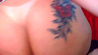 Gostosa shakes big ass and shows pussy