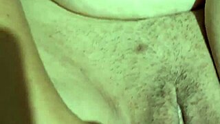 Married woman gives wet pussy and ass to magrinho19cm