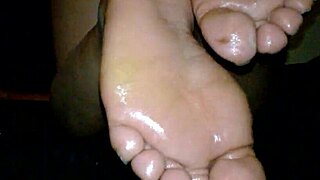 She explores her big booty with oiled anal play, soles adding to the solo scene