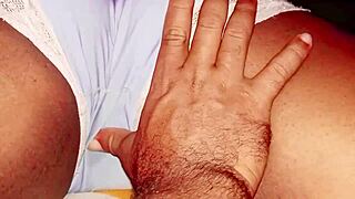 A bunda grande da minha madrasta e a buceta molhada 😈