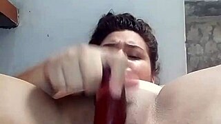 perra zorra masturbates and squirts a big stream in intense solo