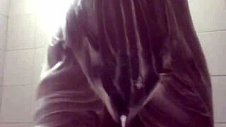 Amateur pornstar masturbates in soapy shower costume