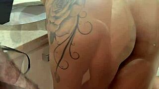 Descendo Para Ifood, Vizinho Chama Para Fuder Na Dormitório?