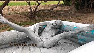 Ciren v does clay sploshing in the pool 😜