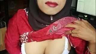 this black hijab transgirl slut masturbates her cock until she cums