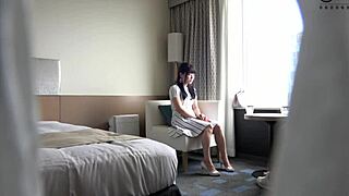 JAPANESE CUTE NEW ACTRESS CREAMPIE LEAKAGE　０