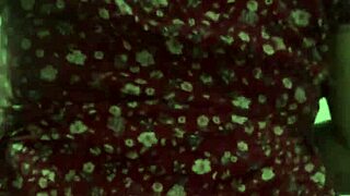 Bajo falda de mi vecina y terminamos cogiendo