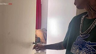 Helyo Carvalho's scene with two young actresses