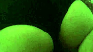 Bajo falda de mi vecina y terminamos cogiendo