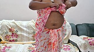 インドバービがウェブカム雑談でうっかりナチュラルおっぱい丸見え流出