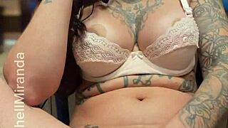 Oh man, I'm guidin' your hand with my voice here, Rachell Miranda doin' that punheta guiada thing