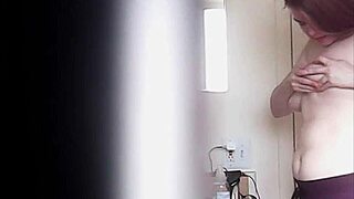 i spied on big boobs blonde changing