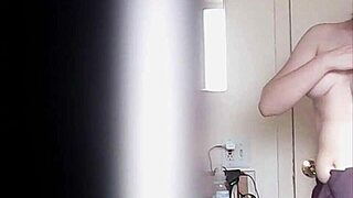 i spied on big boobs blonde changing