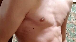 नए साल की खुशी में पतले लड़के के साथ उत्सव में चुदाई