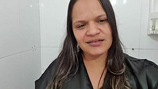 Safada manda sends whatsapp videos of ass