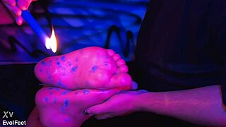 i offer candle wax play on your tied bbw feet 😘