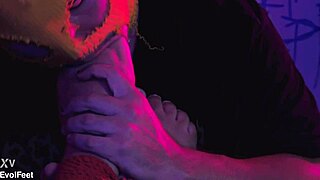 i offer candle wax play on your tied bbw feet 😘