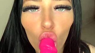 British brunette masturbates to orgasm