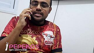 Vivi Guedez calls technician to fix TV.