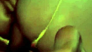 Novinha estudante sentando com cuzinho apertado na pica grossa do amigo da escola