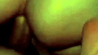 Novinha estudante sentando com cuzinho apertado na pica grossa do amigo da escola