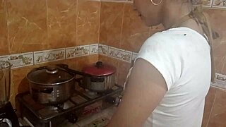 de perú su encanto mi putita dice que es del pueblo para el pueblo por eso cocina me baila y culea todo en uno ¡takcheraaa!