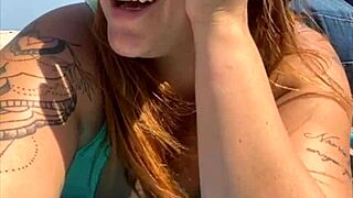 deixei o cara por a mão na minha bunda enquanto eu flasho