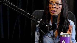 morena safada shows blowjob and pussy despite spit discomfort