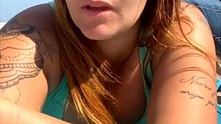 deixei o cara por a mão na minha bunda enquanto eu flasho