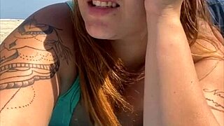 deixei o cara por a mão na minha bunda enquanto eu flasho