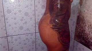 What are you doing in the bath, esposa?