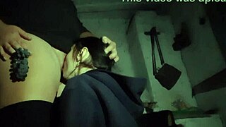 Girlfriend eats grapes and pussy simultaneously