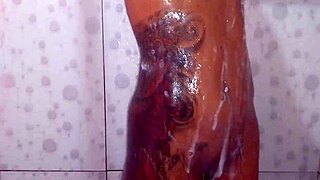 What are you doing in the bath, esposa?