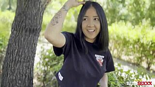 Casting virgin teen 18+ with shaved pussy in outdoor interview