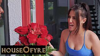 Housewife cheats on her husband with delivery man -ding dong