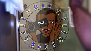 o turns off the lights 😏