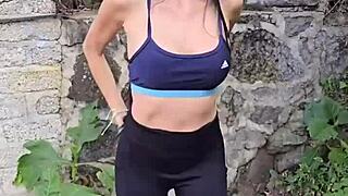 Karol Smith Sale Al Bosque Y Se Corren En Ella