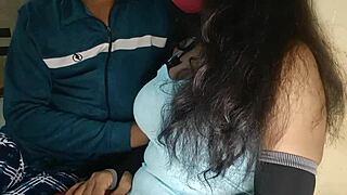 Hot sexy college girlfriend fucks with boyfriend 😍