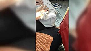 madura culona usando leggins en la calle 😘