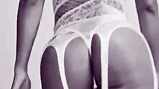 This pretty young woman looks amazing in lingerie 😍👗