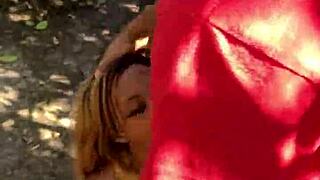 Having a quickie at the beach with deepthroat and cumshot 😍